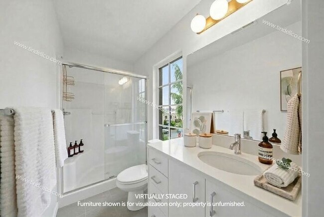 Building Photo - Sleek 3-Level Townhome in Hosford-Abernethy – Pet Friendly with W/S/G Included! Available Now!