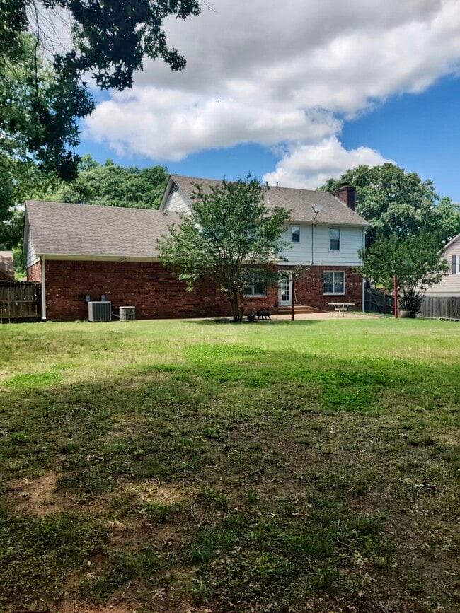 Building Photo - 2020 Allenby Rd