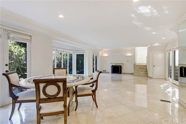 Building Photo - 1440 Sunset Plaza Dr