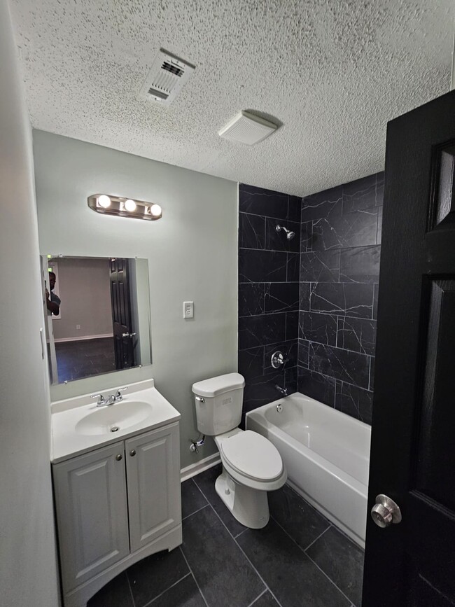 Building Photo - 2238 Curry Ave
