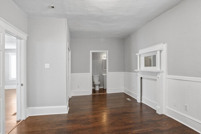 Building Photo - Large 3BR/2BA Downtown Savannah Home For Rent