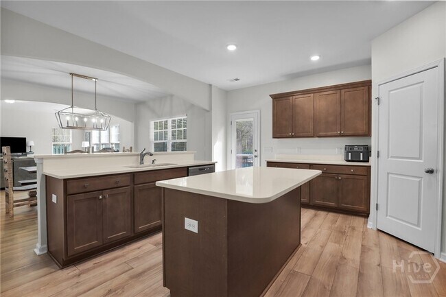 Building Photo - 2980 Kingswood Dr