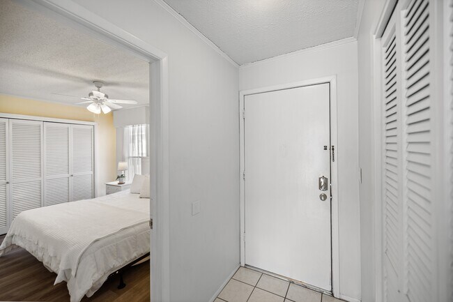 Building Photo - 775 Gulf Shore Dr