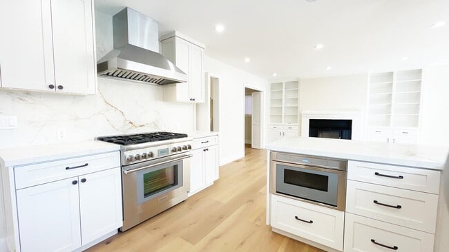 Building Photo - 1911 Easton Dr