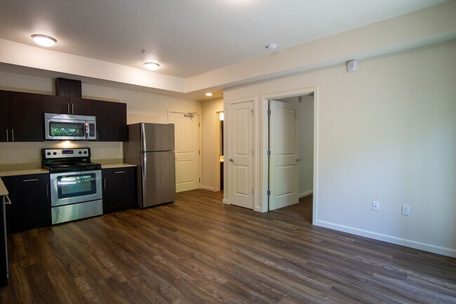 Building Photo - Great Modern 1 Bedroom in Sellwood w/ W&D + Private Patio