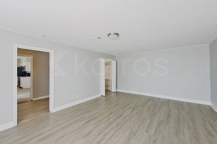 Building Photo - 168 Creekview Dr E