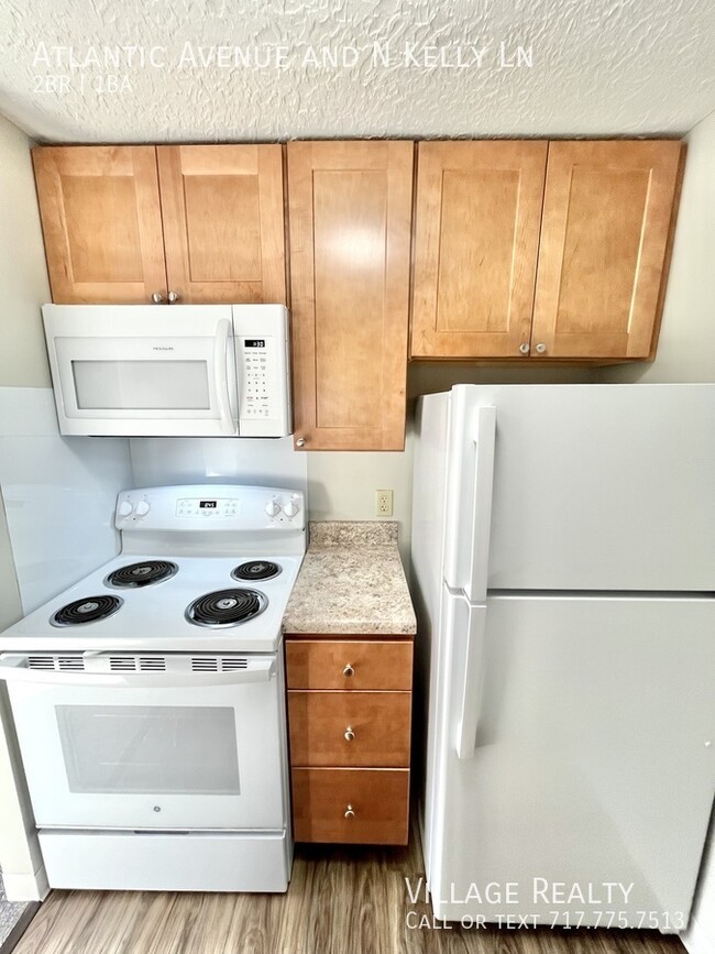 Building Photo - Newly-remodeled! Affordable 2-bed in Red L...