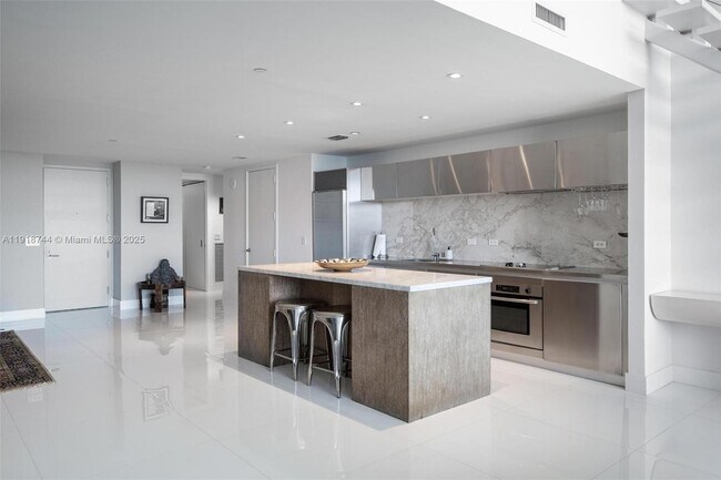 Building Photo - 1040 Biscayne Blvd