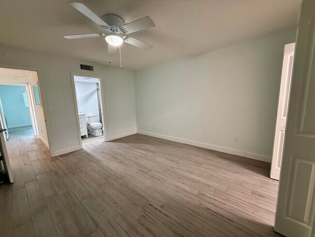 Building Photo - 121 Wettaw Ln