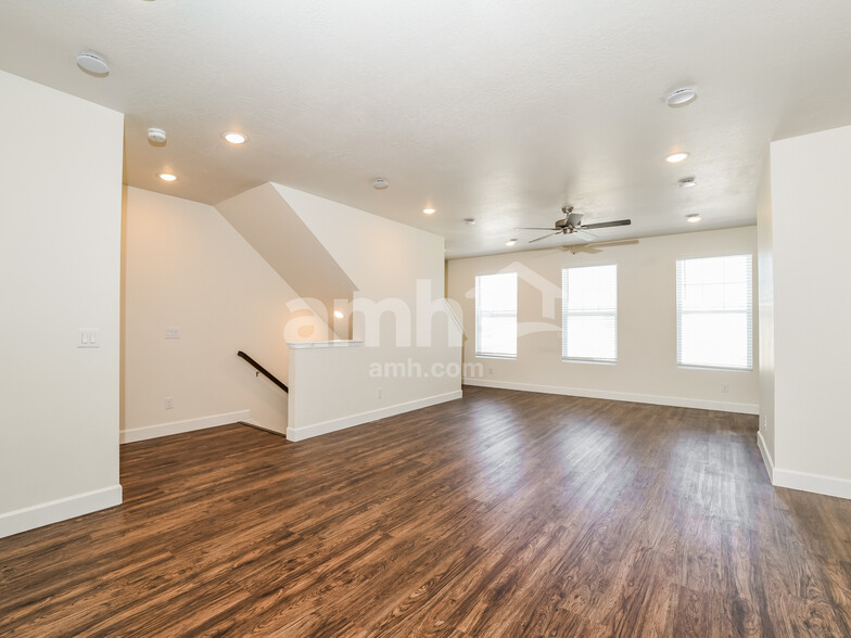 Building Photo - 6037 W Copperhawk Dr