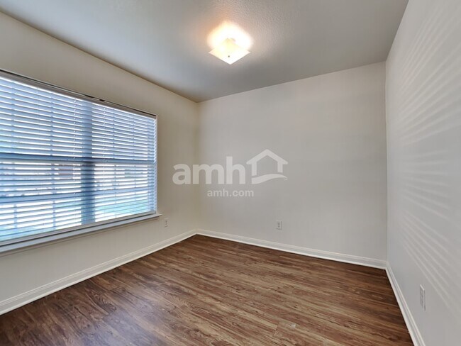 Building Photo - 10025 Quail Glen Dr