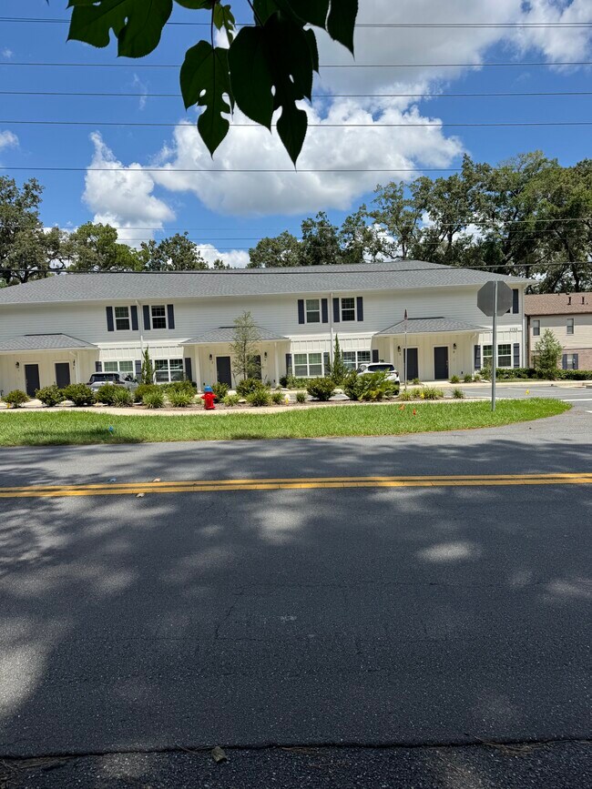 Building Photo - Woodland Place