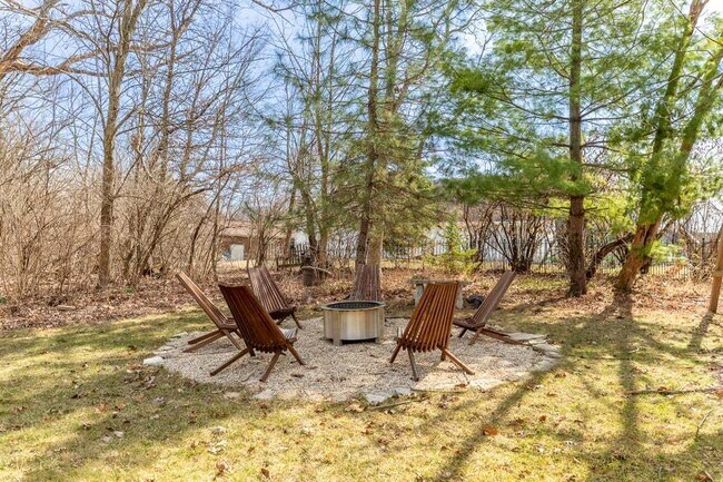 Building Photo - 9885 Belmont Ct