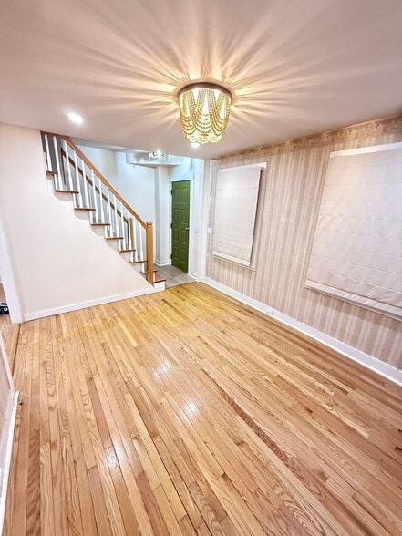 Building Photo - 287 Bacon St