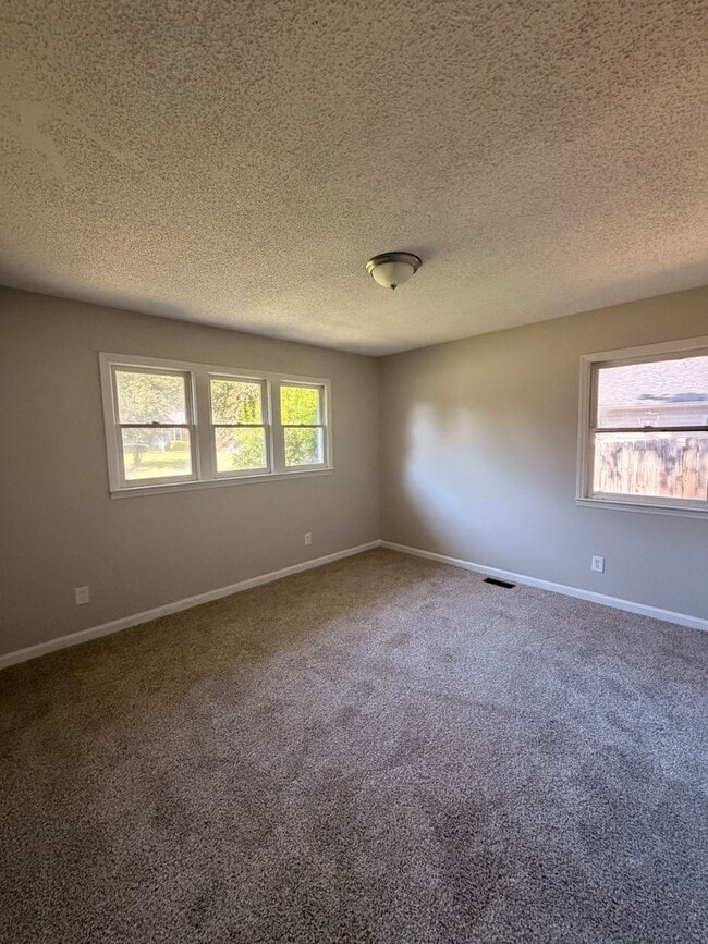 Building Photo - 6108 Castle Ct