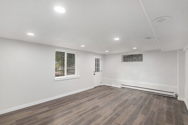 Building Photo - 1464 N Elizabeth St