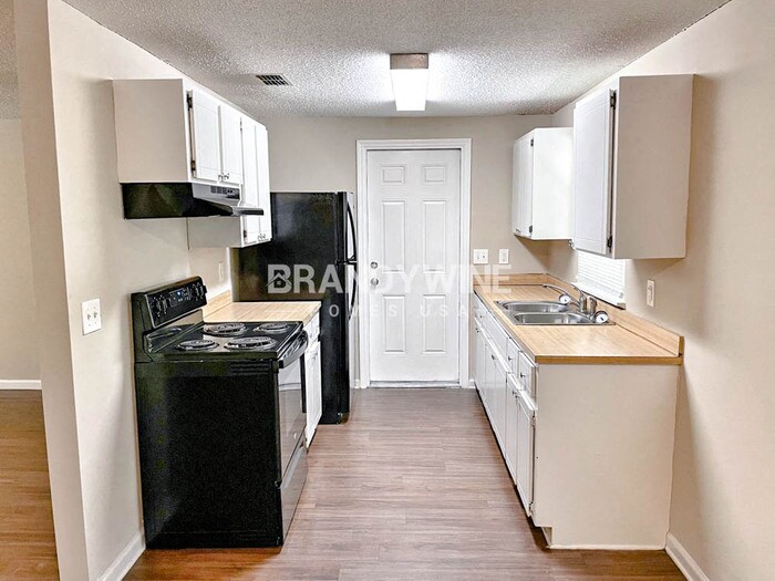 Building Photo - 5937 Camaro Dr W