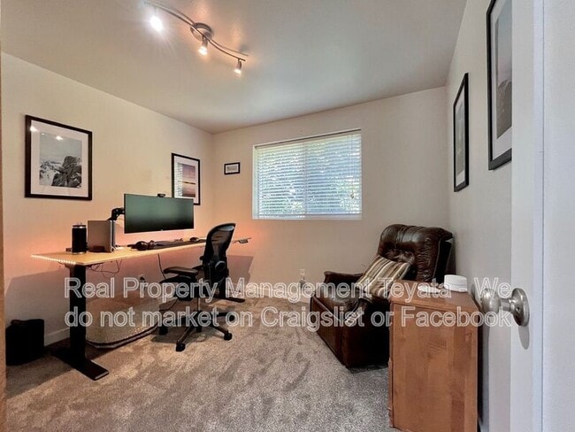 Building Photo - 2215 Wildflower Way