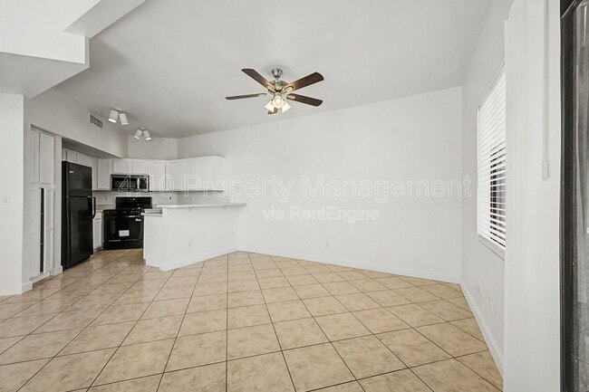 Building Photo - 280 S Elizabeth Way