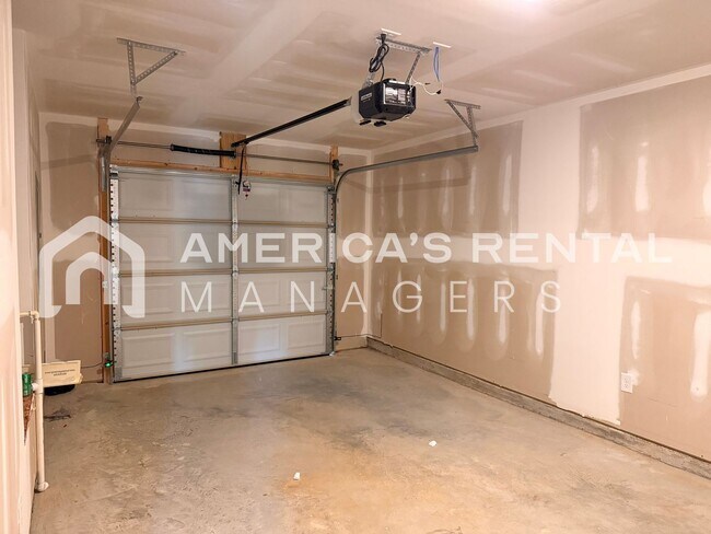 Building Photo - 105 River Grass Dr
