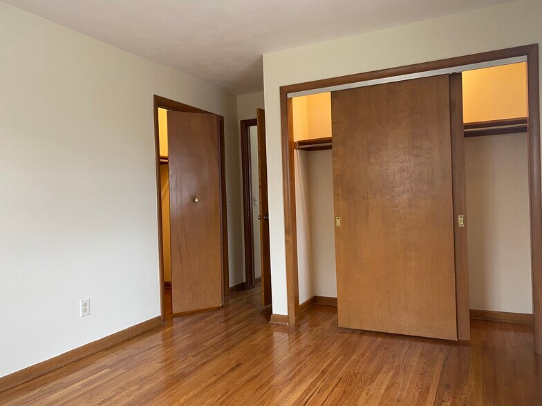 Building Photo - 3933 Clareridge Dr