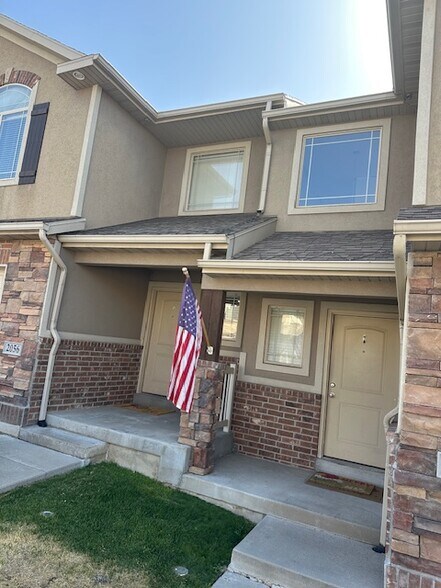 Front - 2056 Evans Cove Loop