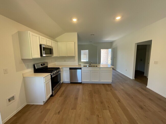 Building Photo - 2022 Meadow Ln