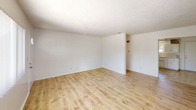 Building Photo - 12214-16 Custer St