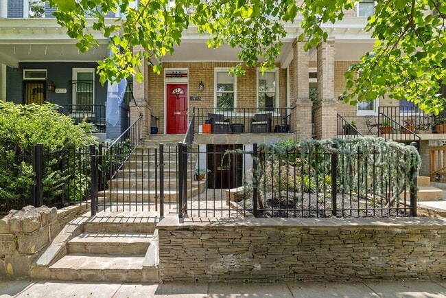 Building Photo - Beautiful, Spacious and Convenient in the HEART of DC