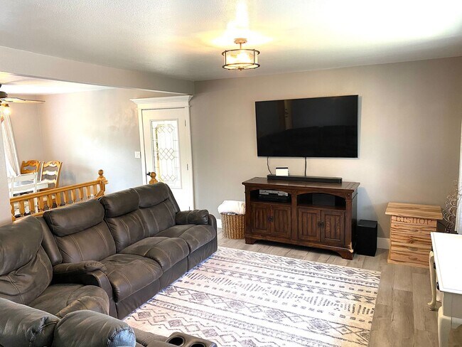 Building Photo - Beautiful Upgraded house in Santaquin