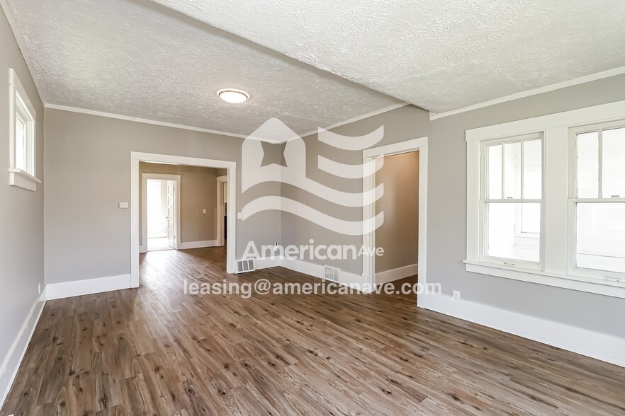 Building Photo - 2859 Corby St