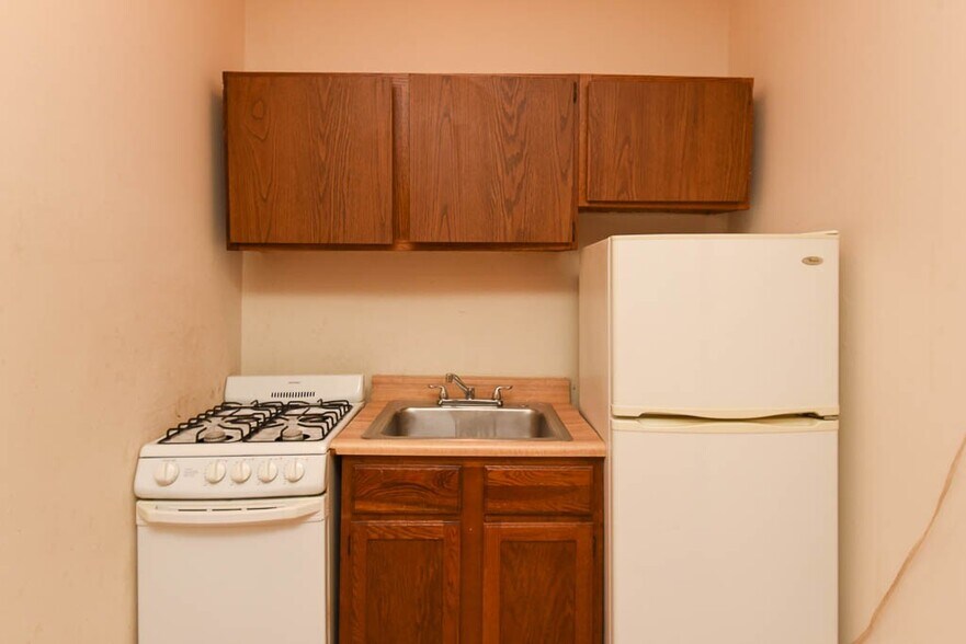 Building Photo - 1055 W George St