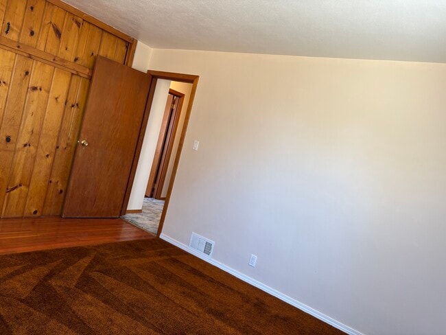 Building Photo - 501 Grandview Ave