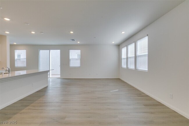 Building Photo - 9133 Vesey Ave