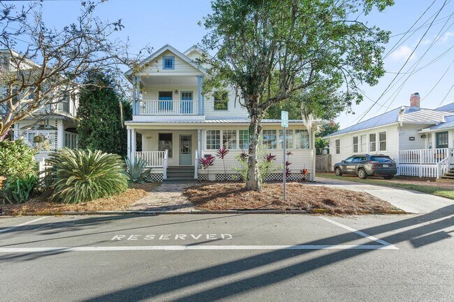 Building Photo - 313 St George St