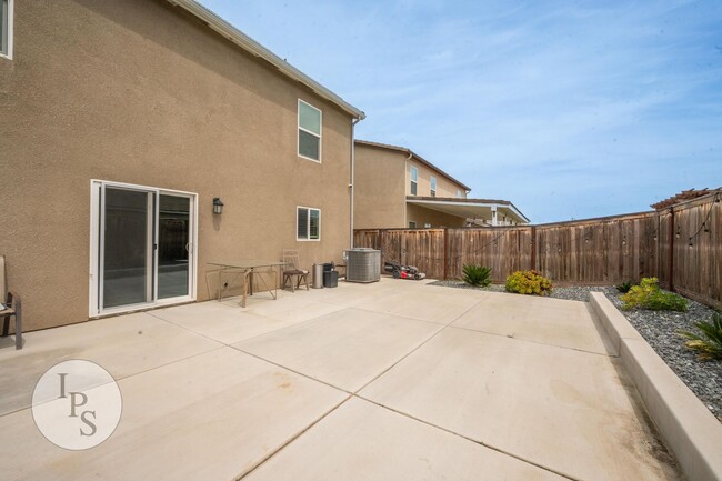 Building Photo - Sanger 2-Story Home, SOLAR!!!  4BR/2.5BA, ...
