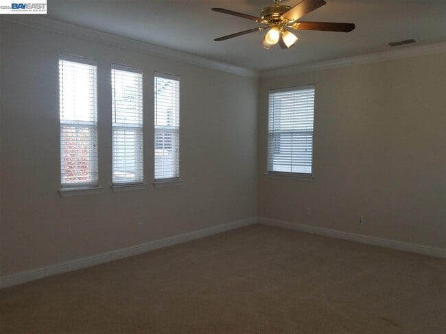 Building Photo - 199 N Alta Dena St