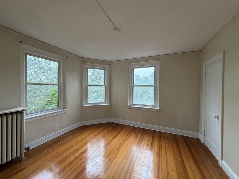 Building Photo - 7 Craigie Cir