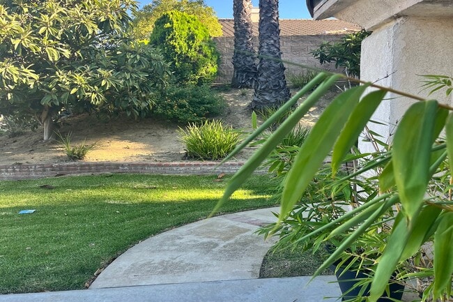 Building Photo - 1453 Rancho Hills Dr