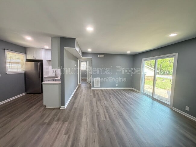 Building Photo - 1492 Waverly Way