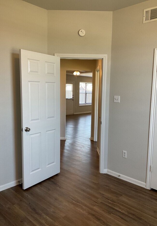 Building Photo - 4208 Shagbark Dr