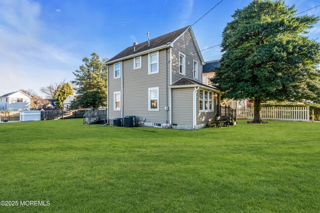 Building Photo - 493 Sairs Ave