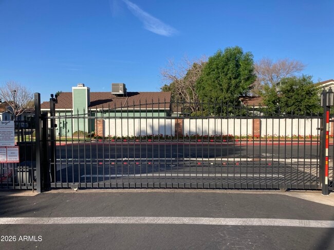 Building Photo - 314 E Campo Bello Dr