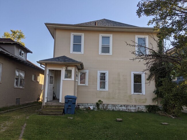 Building Photo - 4 bedroom home