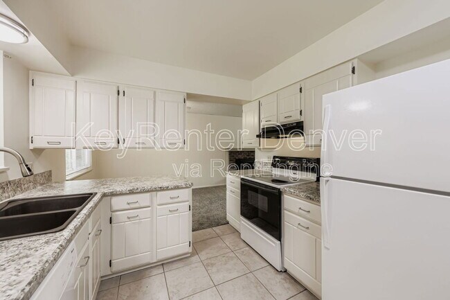 Building Photo - 1243 S Johnson Way