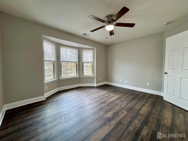 Building Photo - 10 Lear Ct