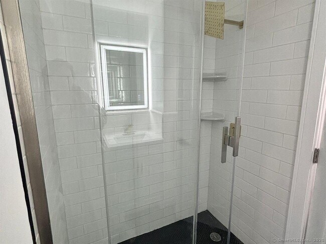 Building Photo - 25 N Spring St