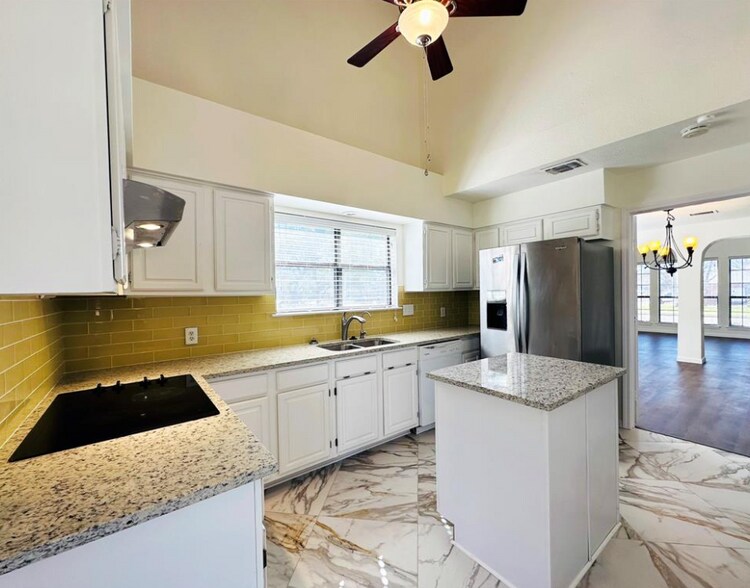 Building Photo - 306 Applewood Dr