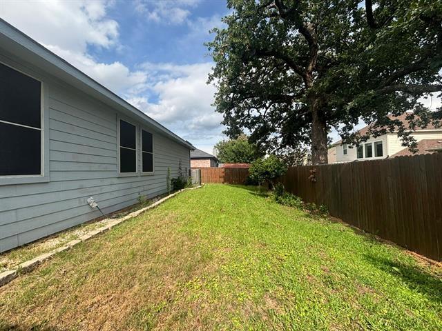 Building Photo - 2208 Wildwood Ln