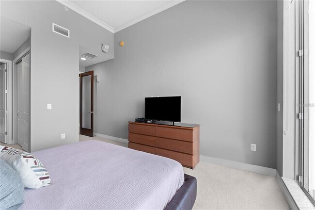 Building Photo - 1209 E Cumberland Ave